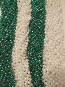 6 docenas de cuentas de Mardi Gras 72 collares verde perla blanco desfile de día de San Patricio - Imagen 1 de 3