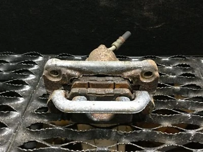 13 14 15 16 17 NISSAN ALTIMA 2,5 Л Л ЛЕВЫЙ ВОДИТЕЛЬ ЗАДНИЙ ТОРМОЗ СУППОРТ OEM - Изображение 1 из 4