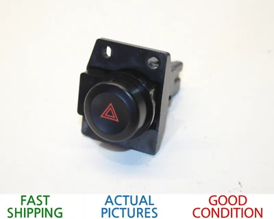 Interruptor de botón de peligro Infiniti QX4 2001-2004 OEM Foto 1 de 4