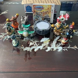 Soporte de juego Skylanders Nintendo y 8 figuras - Imagen 1 de 14
