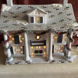 Dept 56 Snow Village - 1987 Cumberland House - #50245 Retired w/ Working Cord - Picture 1 of 10