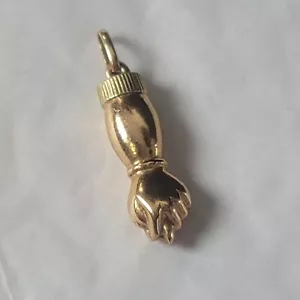 Vtg 18k Yellow Gold Figa Charm Pendent 1.6 Grams - Picture 1 of 7