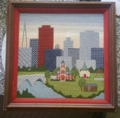 Hermoso Crewelwork Paisaje Urbano Estilo/Colores Tal vez Filadelfia. Foto 1 de 3