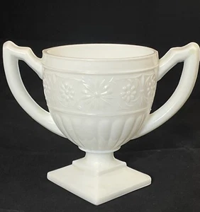 INDIANA GLASS Milk Glass Open Sugar Bowl Double Handle Daisy Pattern Square Foot - Picture 1 of 2