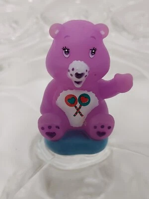 Osos de cuidado vintage púrpura "COMPARTIR" adorno de pastel coleccionable 1 3/4 pulgadas de alto Foto 1 de 4