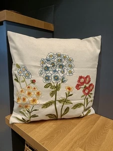 Stunning Hydrangea Style Embroidered Linen Blend 45x45cm New Cushion Cover - Picture 1 of 7