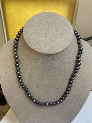 Gorgeous Small 7mm Peacock Pearl  Necklace Gold Tone Clasp 18” - Image 1 of 4