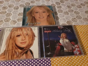 HILLARY DUFF - LOT OF 3 CDs - SANTE CLAUS LANE, METAMORPHISIS, HILLARY DUFF, - Foto 1 di 2