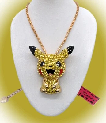 Brillante Lindo Broche Collar Betsey Johnson Cristal Amarillo Feliz Pokemon Pikachu Foto 1 de 4