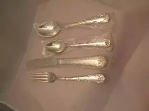 Wm Rogers & Son Enchanted Rose Messer Gabel Löffel Auswahl International Silber - Bild 1 von 5