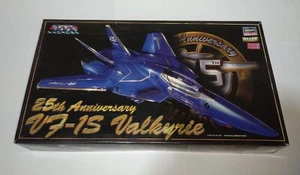 Macross 25th Anniversary VF-1S Valkyrie Limited Edition 1/72 Model kit Hasegawa - Picture 1 of 2