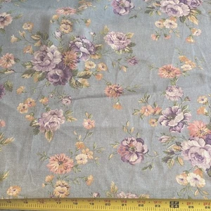 Conjunto de estilo de tela de sarga de algodón con estampado floral 36x45” rosa lavanda sobre azul de colección - Imagen 1 de 2