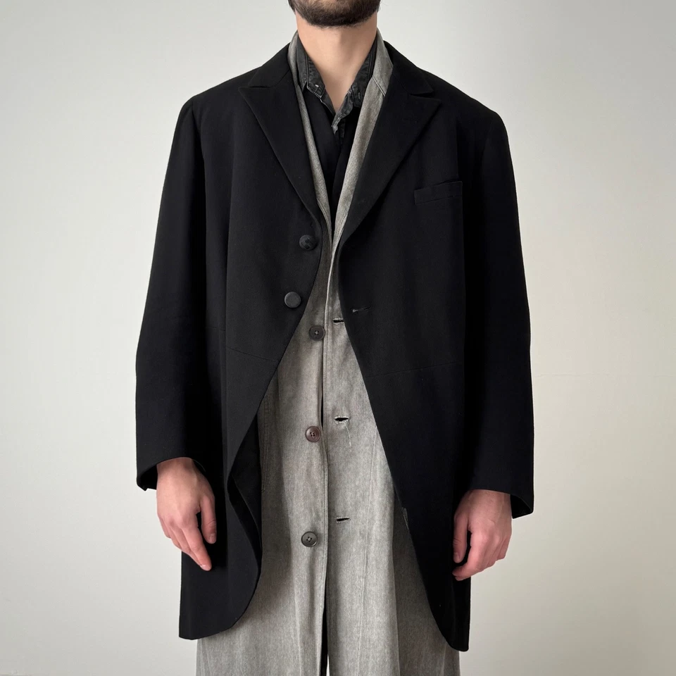 Antiguo abrigo suizo de lana negro a medida con fecha de 1925 Foto 1 de 4