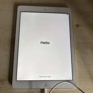 Apple iPad A1474 Air 1st Gen. 32GB, Wi-Fi, 9.7in - Silver Model MD789B/B  - Picture 1 of 12