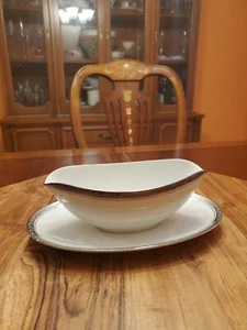 Gravy Boat with Attached Underplate Silvester by NORITAKE - Picture 1 of 9