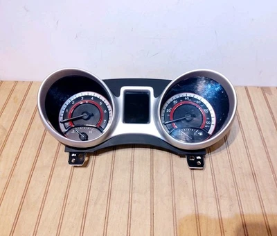 Cuadro de instrumentos Dodge Journey 2011-2012 120 MPH 225.900 millas ID 56046749AE, OEM Foto 1 de 4