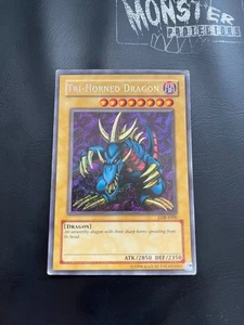 YUGIOH DREIHÖRNIGER DRACHE SECRET RARE LOB-E000 BESPIELT - Bild 1 von 6