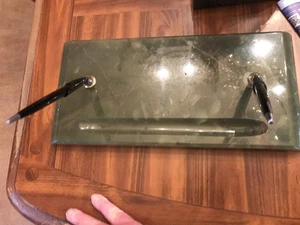 GREEN ONEZ BASE WITH TWO PARKER FOUNTAIN PENS - Picture 1 of 7