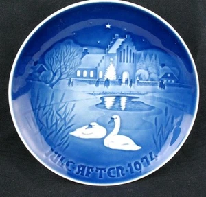 BING & GRONDAHL COLLECTIBLE PLATE - Jule After 1974 - Christmas Eve 1974 - Picture 1 of 5