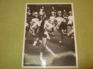 Cleveland Press Foto Animadoras Fútbol Banda de Marcha Mujeres 1960 Euclides OH - Imagen 1 de 12