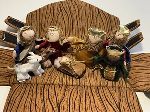 Hand Sewn Christmas Fabric Nativity Set of 9 with Barn Background Carry Case - Picture 1 of 11