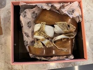 Juicy Couture Duchess Gold Glitzer Wedges Damengröße 7M NEU - Bild 1 von 11