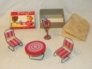 SPIELZEUG TOLE VINTAGE BLECHSPIELZEUG JAPAN PUPPENHAUS MINIATUR TISCH SET STAND UHR STUHL - Bild 1 von 21