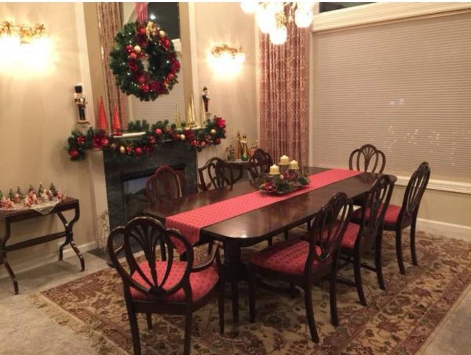 Sillas de comedor Drexel mesa vintage con respaldo de corazón disponible en anuncio separado Foto 1 de 1