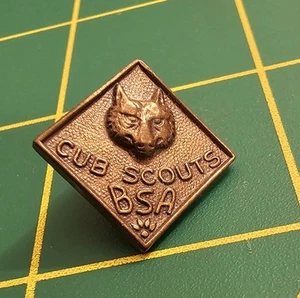 Spilla lupo scout cucciolo scout in bronzo vintage B.S.A. Pinback BSA B17 - Foto 1 di 2
