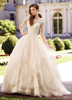 David Tutera Fuera del Hombro Tul Sobre Organza Vestido de Baile AURELIA Foto 1 de 2