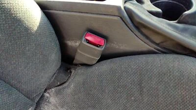 Пряжка ремня безопасности для правостороннего переднего пассажира Pontiac Grand Am оригинальная серая 14b 1999-2005 - Изображение 1 из 4