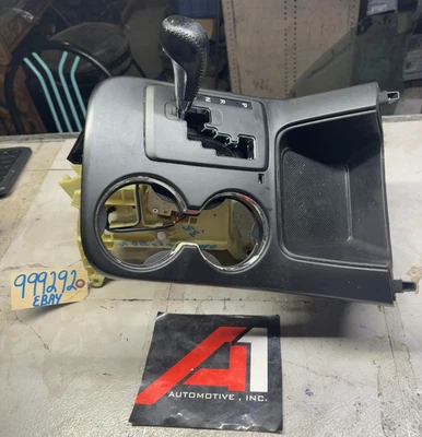 2011-2013 KIA SORENTO Automatic Transmission Floor Gear Shift Shifter Assembly - Image 1 of 4