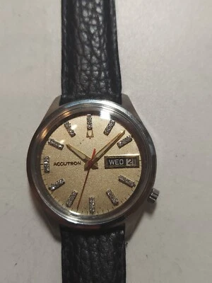 OROLOGIO BULOVA ACCUTRON CAL 2182 CALENDARIO D+D UOMO U.S.A CON QUADRANTE DIAMANTI BIANCO - Immagine 1 di 4