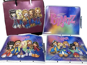 Bambola BRATZ 2002 + custodia porta vestiti zip frange COMPLETA con TUTTI GLI INSERTI! - Foto 1 di 7