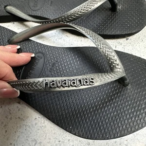 2025 Edition HAVAIANAS Slim Crystal Charm Flip Flops – Authentic Style! - Picture 1 of 4