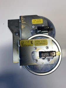 Carrier Weathermaker 8000 Pressure Switch Assembly Hk06wc077 - Picture 1 of 2