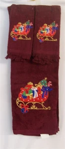 3 Stück Weihnachtstücher R.A. Briggs 1 Bad, 2 Fingerspitzen burgund mit Schlitten - Bild 1 von 1