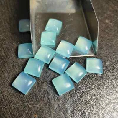 天然水玉髓方形凸圆形 AAA 优质平背散装宝石 — 第 1/4 张图片