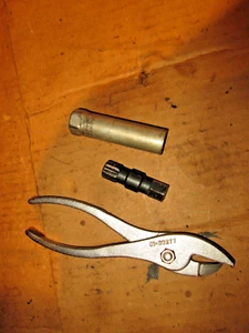 Mercruiser OEM Service Tools: Prop Lock Pliers / Hinge Pin / Shift Cable Socket - Picture 1 of 3