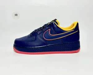 Herren Nike Air Force 1 Low 07 LV8 Retro Schriftzug Navy Blau Leer verschiedene Größen - Bild 1 von 19