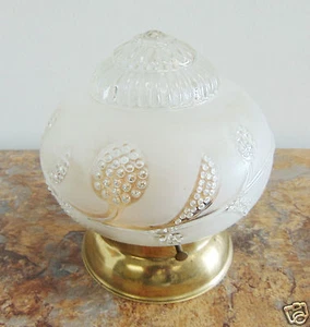 Elegant Brass Toned w/ Etched Floral Pattern Globe Nice Condition. - Picture 1 of 1
