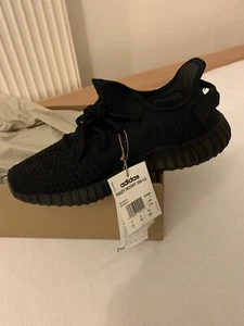 EU Größe 42 - adidas Yeezy Boost 350 V2 Low Black Non-Reflective - Bild 1 von 2