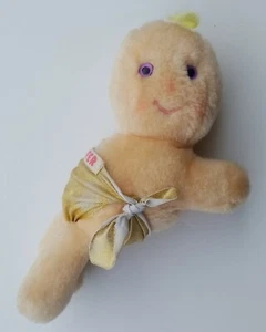 Muñeca bebé de colección Hugga racimo pelusa pelusa 1984 clip distintivo ojos púrpuras Y2K - Imagen 1 de 6