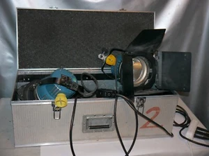 Arri AL800 Arrilite 2 Pièces Défectueuses Dans Le Case Jh - Imagen 1 de 11