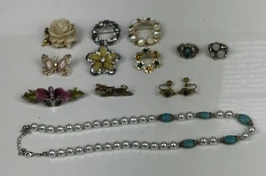 12 Pieces of Vintage Costume Jewelry Brooch's, Earings, Necklace Hair/Tie Clip - Picture 1 of 8