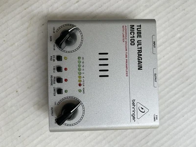 Preamplificador de tubo de vacío Behringer Tube Ultragain MIC100 con fuente de alimentación Foto 1 de 4