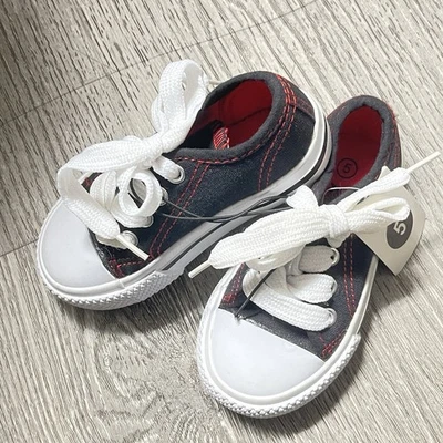 Zapatillas bajas para niños pequeños talla US 5 negras y rojas Foto 1 de 4