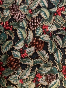 Edredón de Navidad de cono de pino acebo de algodón alas silvestres Persis Clayton Weirs 57" x 44" - Imagen 1 de 3