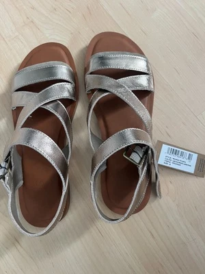 Sandalias de cuero TOMS Sloane talla 8 - dorado claro metálico Foto 1 de 4