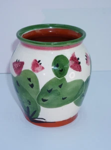 Kate Purcell Keramik Vase mit Kaktus Design. Roter Ton 5,25" hoch x 4,5" breit - Bild 1 von 8